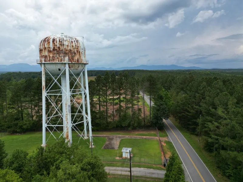 The Highway Oracle: How Water Towers Became America's Forgotten Navigation System